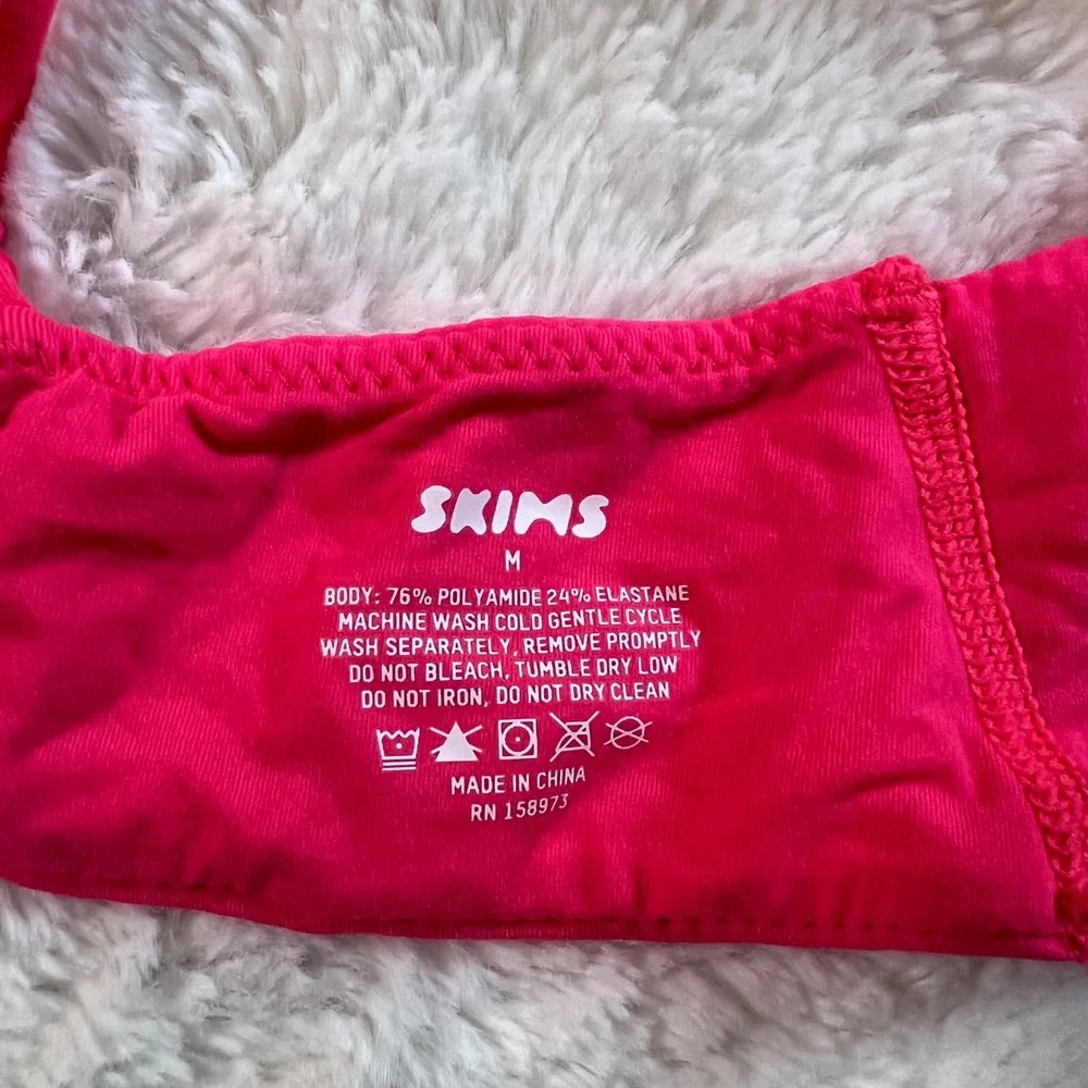 SKIMS Twist Front Bikini Top Hot Pink‎ Neon Adjustable Straps Size M RN158973